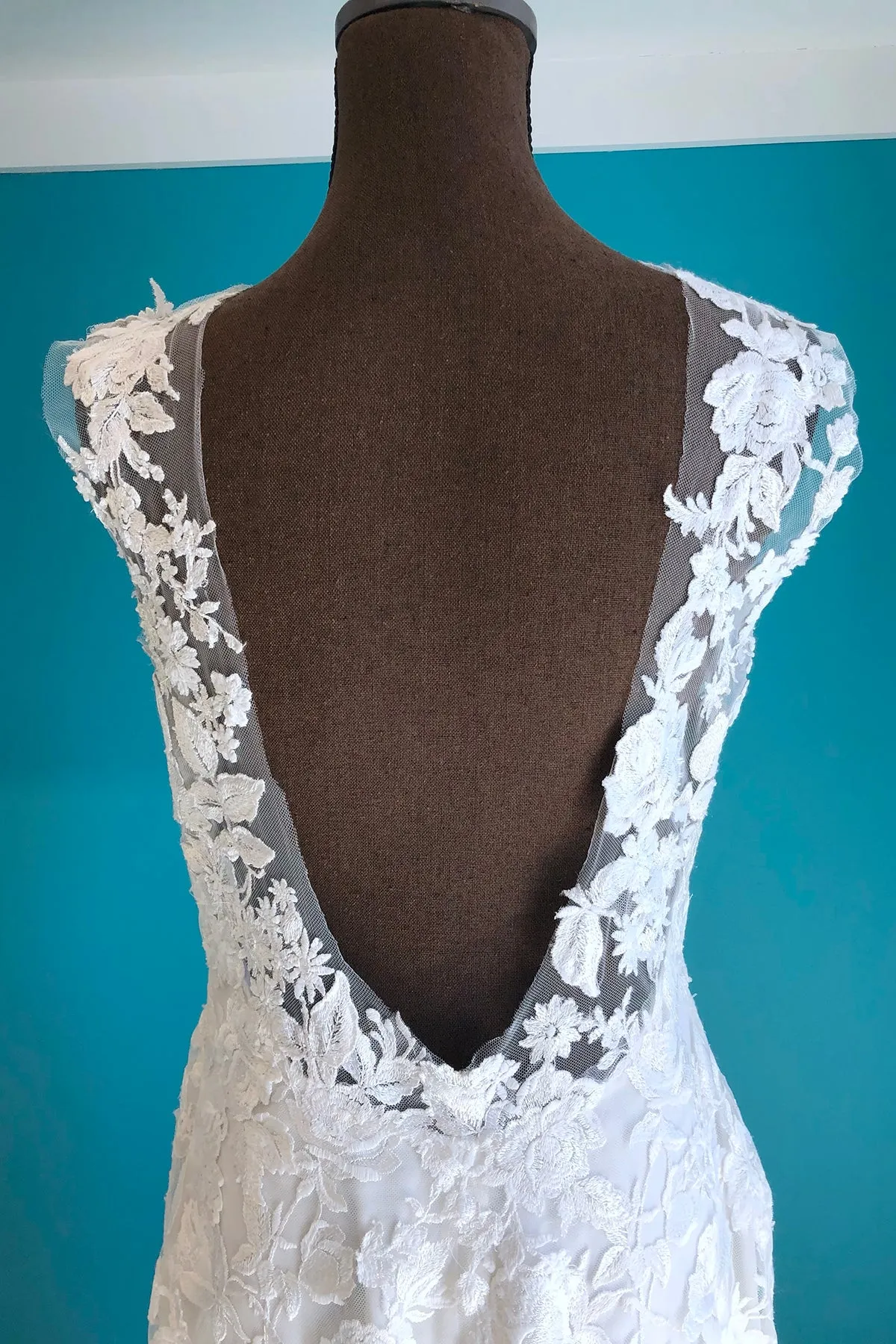 Atelier Pronovias 'HIBISCUS' Wedding Dress Sample