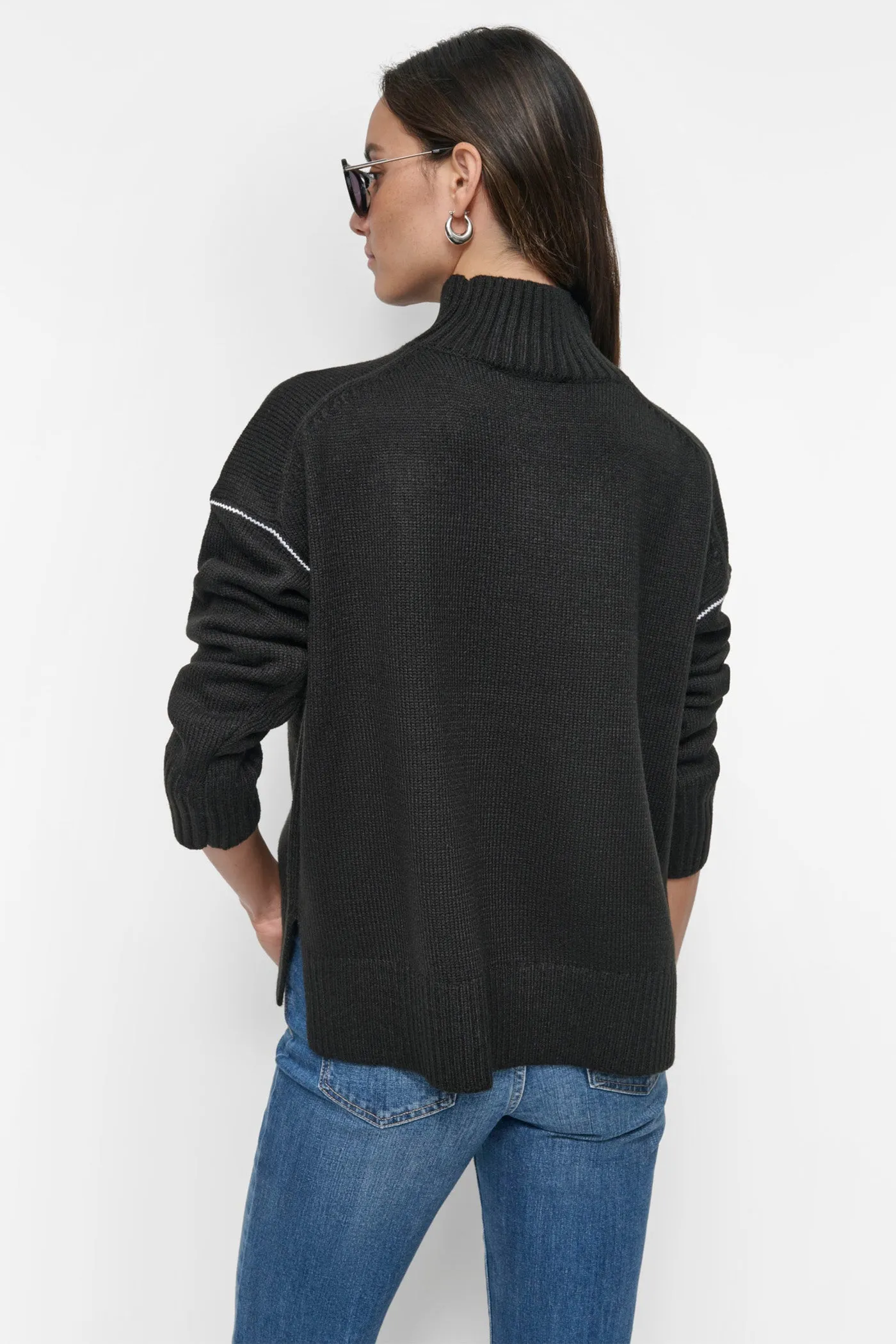LOGO TURTLENECK SWEATER