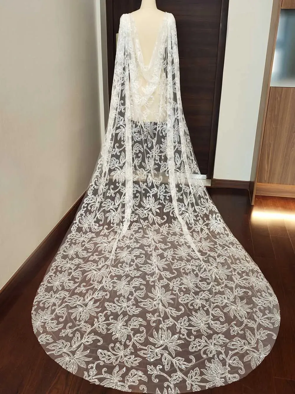 Luxury Glitter Sequins Shoulder Veil 3 Meters Long Wedding Cape