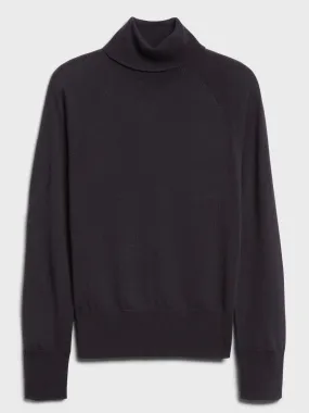 Seamless Merino Turtleneck Sweater in Responsible Wool in Navy